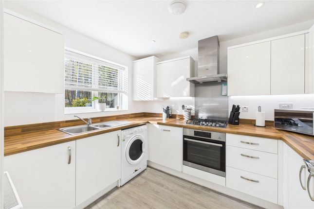 5, Welberry Way, Camberley photo 3