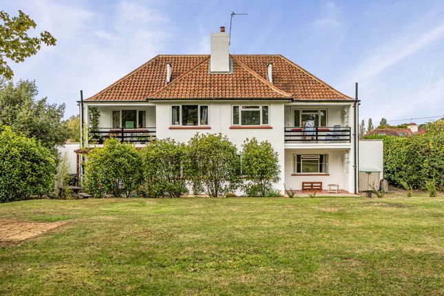 95 Manor Green Road, Epsom photo 4