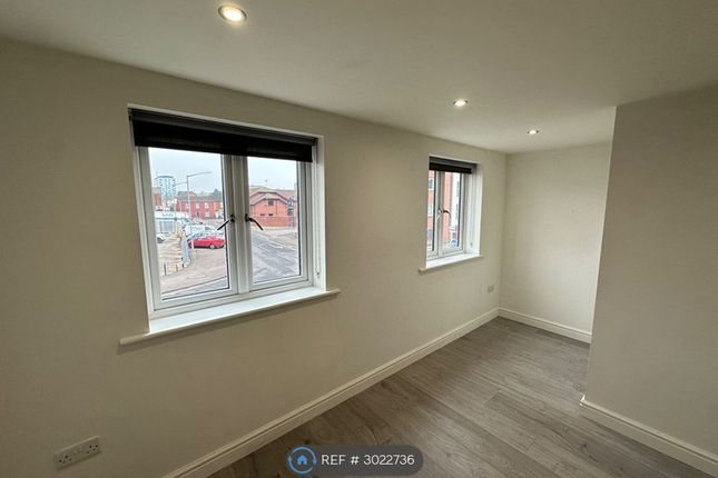 Flat, Princes Way, Bletchley, Milton Keynes photo 3