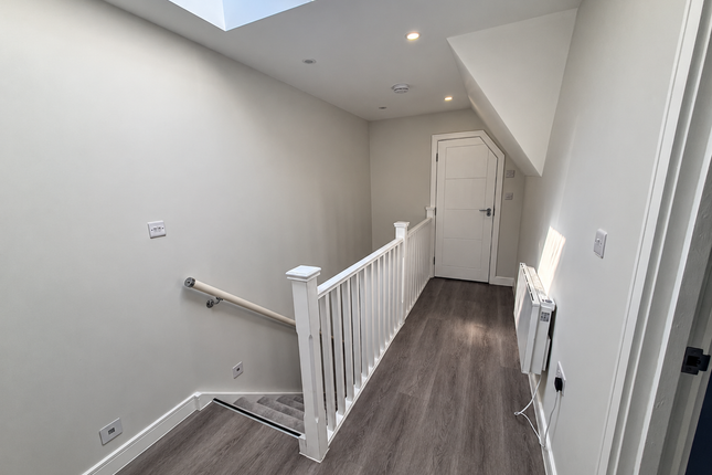 815A , High Road, London photo 5