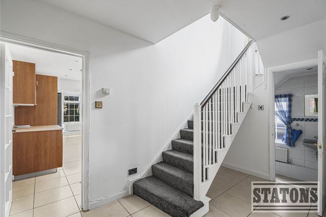 25, Avenue Road, London photo 2