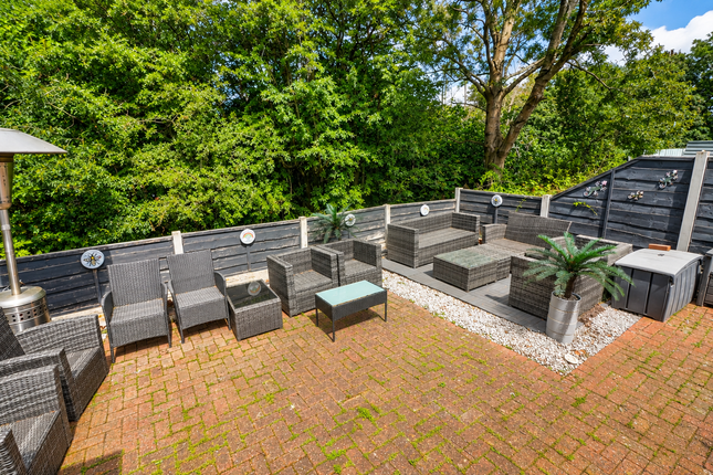 18, Holland Grove, Ashton-under-lyne photo 4