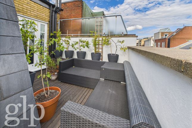 Flat 3, 9 Earlham Street, Greater London photo 2