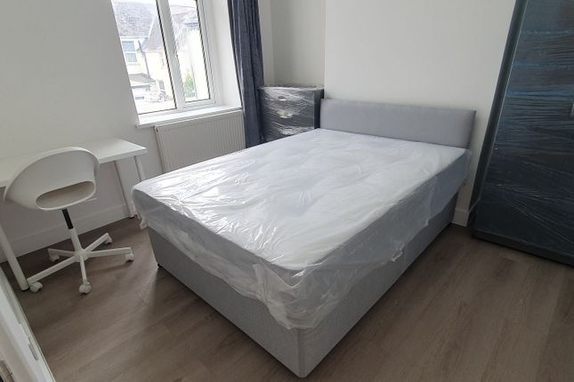 18 Strathnairn Street, Cardiff photo 3