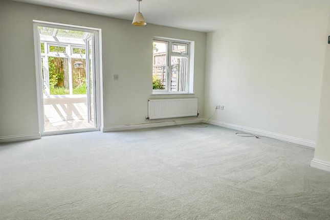 Schornstein, Hudson Road, Malmesbury photo 4