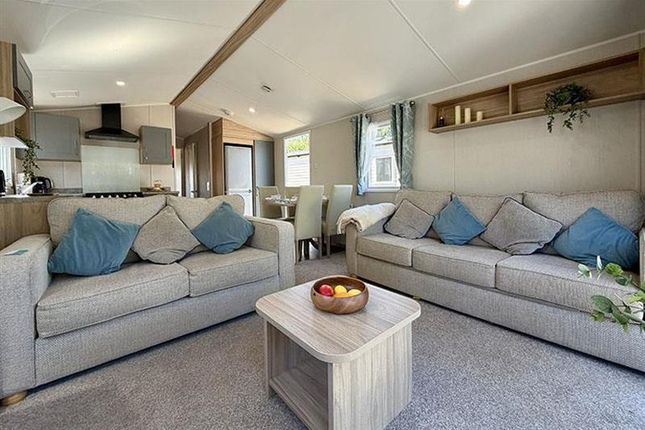 2-bed caravan on Tattershall Lakes Country Park, Sleaford Rd, Lincoln, £42,995