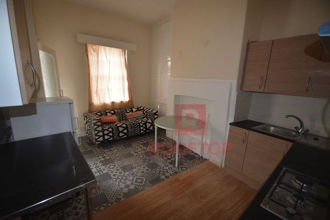 Thumbnail Terraced house to rent in Sagar Place, Leeds