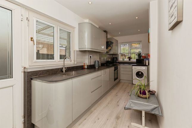 3, Alvista Avenue, Maidenhead photo 3