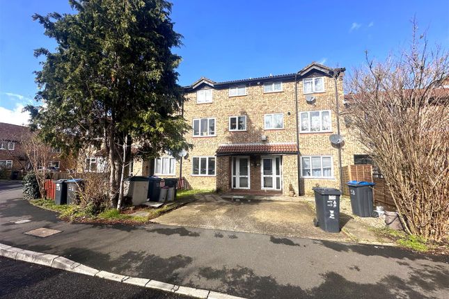 Flat for sale in Hogarth Crescent, Colliers Wood, London