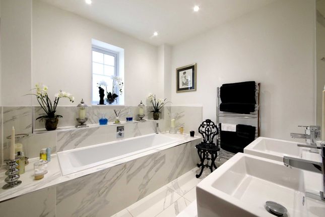 Flat for sale in Penn Road, Knotty Green, Beaconsfield