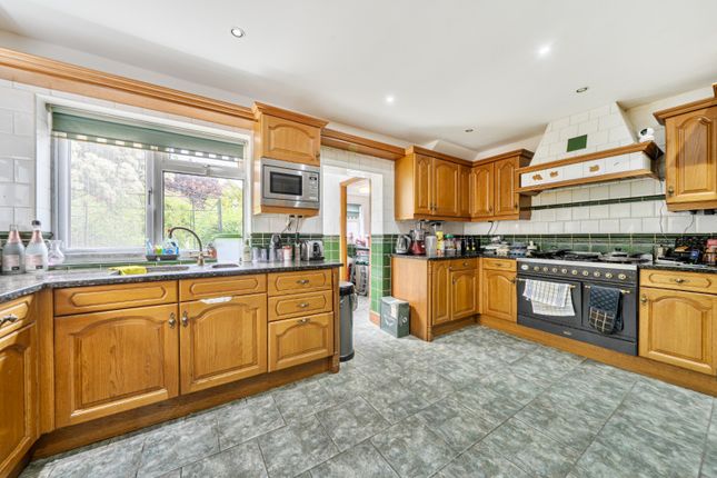 11A, Derry Downs, Orpington photo 2