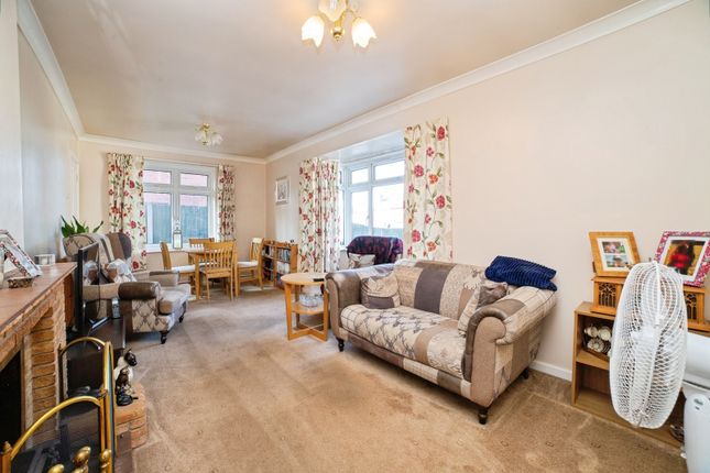 15, Sheepbridge Lane, Nottinghamshire photo 2