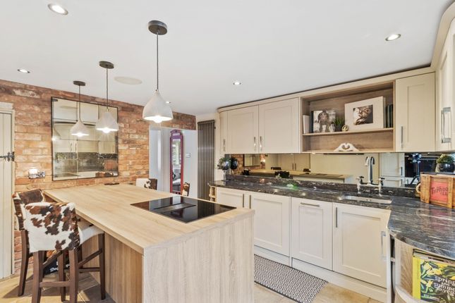 26 Church Road, Lymm photo 3