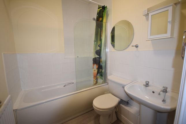 Kingston road, RAYNES PARK photo 4