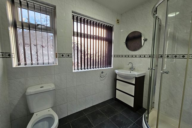 Bungalow to rent in Cranbrook Drive, Luton
