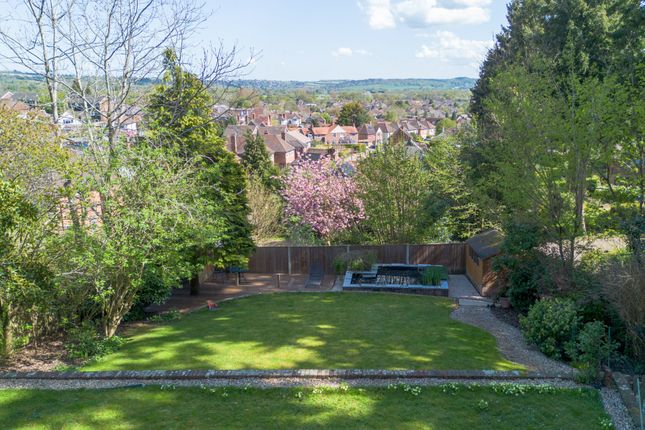 13, The Brambles, Surrey photo 4