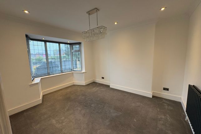 Woodhall Park Crescent East, Pudsey photo 4