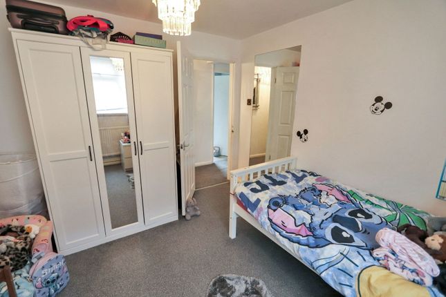 78, Goodenough Way, Coulsdon photo 5