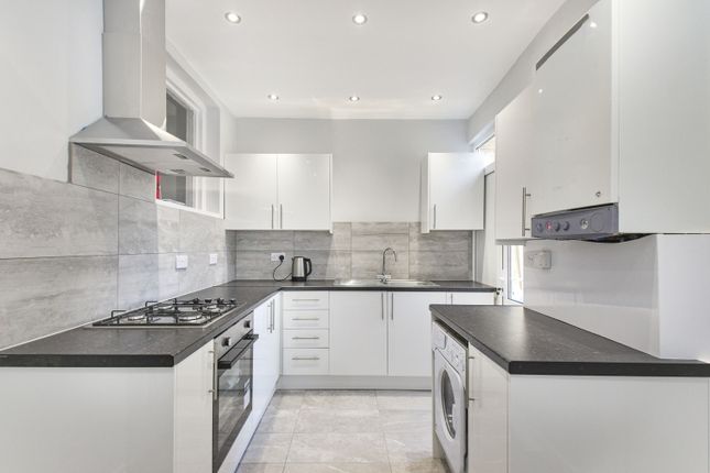 100, Rushdene, London photo 3