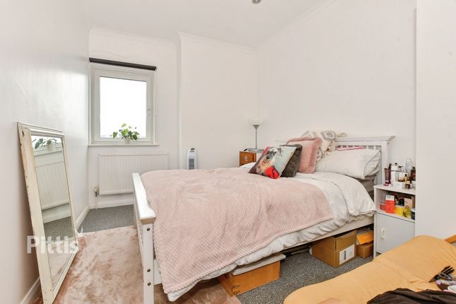 Flat 4, Buckland Court, 3 Castle Street, East Cowes photo 4