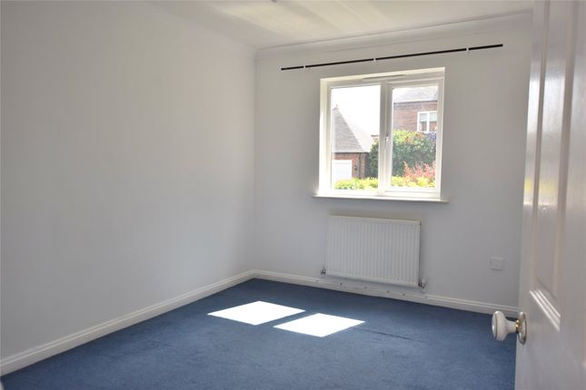 Flat to rent in Heron Court, North Quay, Abingdon, Oxfordshire