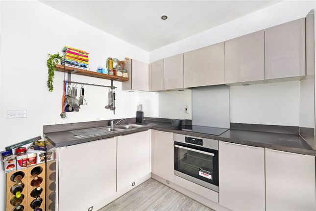 Flat 10, 13, Hoffmans Road, London photo 2
