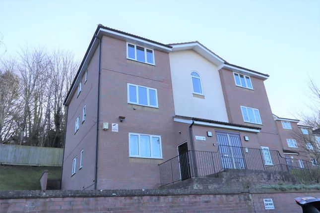 Thumbnail Flat to rent in Lingfield Close, High Wycombe, Buckinghamshire
