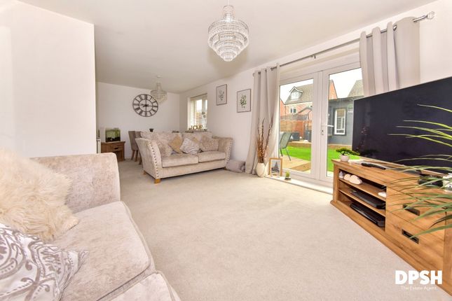 4 Scatcherd Drive, Leeds photo 3