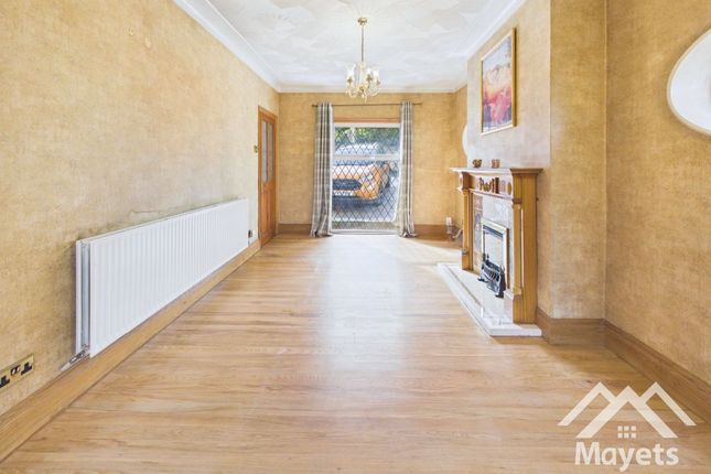 6 Lammack Road, Blackburn photo 4