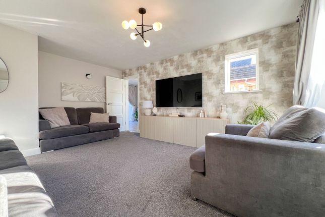 32, Goldcrest Court, Huddersfield photo 4
