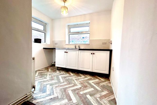 99b High Street, Bridgend photo 3