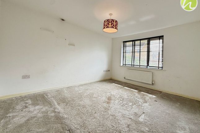 18 Lapwin Close, Tilbury photo 4