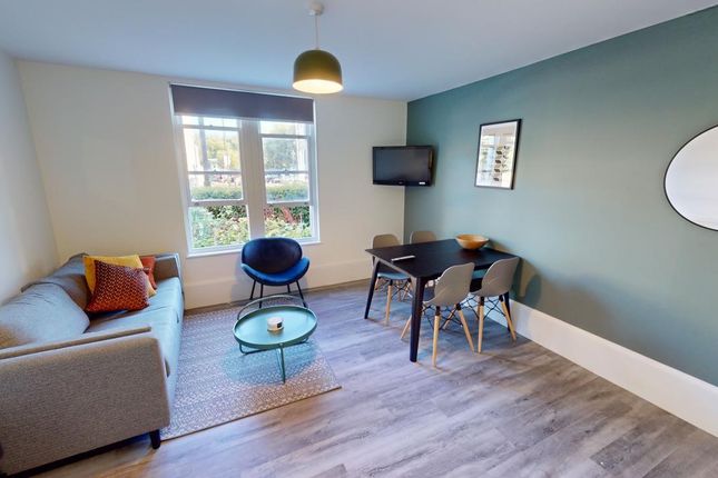 Flat-6-Piccadilly-Place-Kitchen-Living-Dining 1.Jp