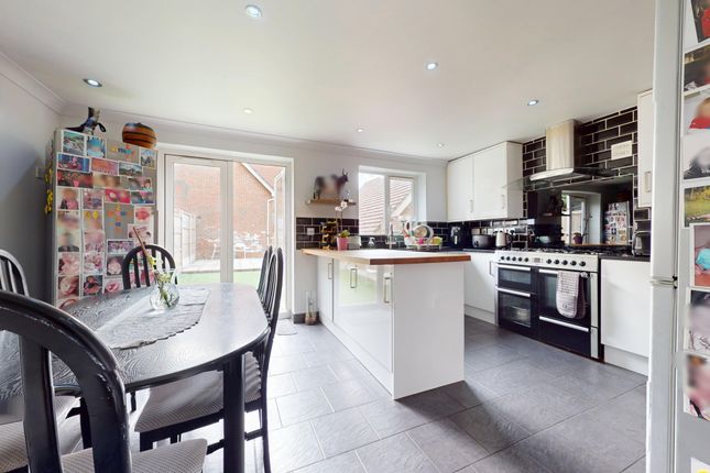 16, House Meadow, Ashford photo 2