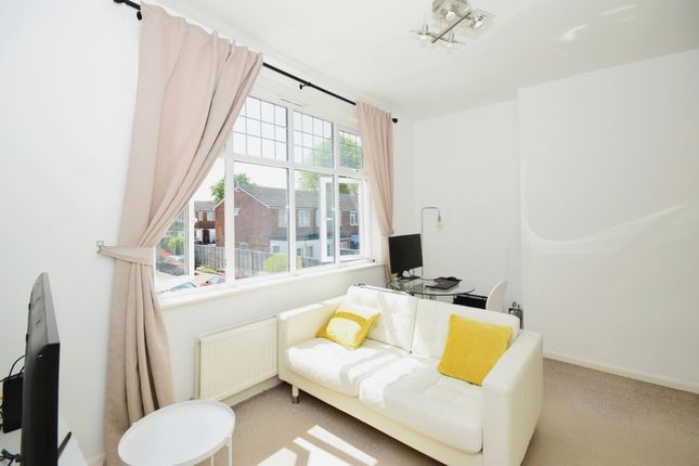 Thumbnail Flat to rent in Camborne Road, Sutton