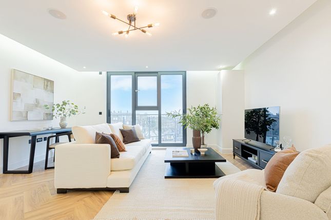 Flat 15, Peninsula Court, London photo 3