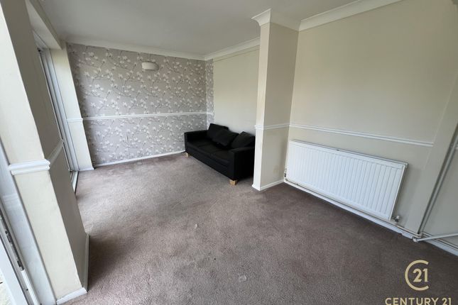 12, Lodge Way, SHEPPERTON photo 3