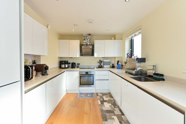 44 Bow Common Lane, Tower Hamlets photo 5