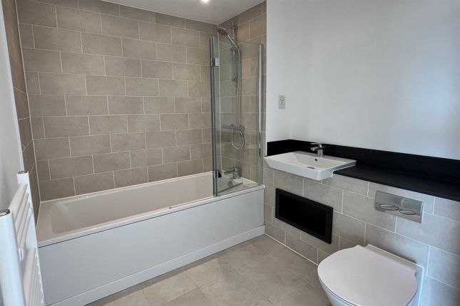 Apartments 86 Tabbard, Wastern Avenue, London photo 5