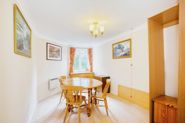 Flat for sale in Yeovil, Somerset