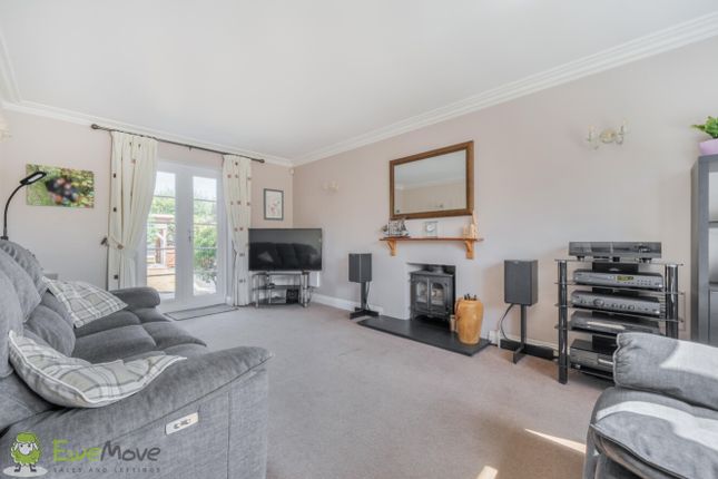 4, Hollycroft, Thatcham photo 2