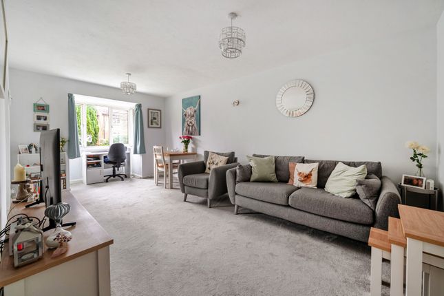Flat 18, Shepperton Court,, Shepperton Court Drive, Shepperton photo 2