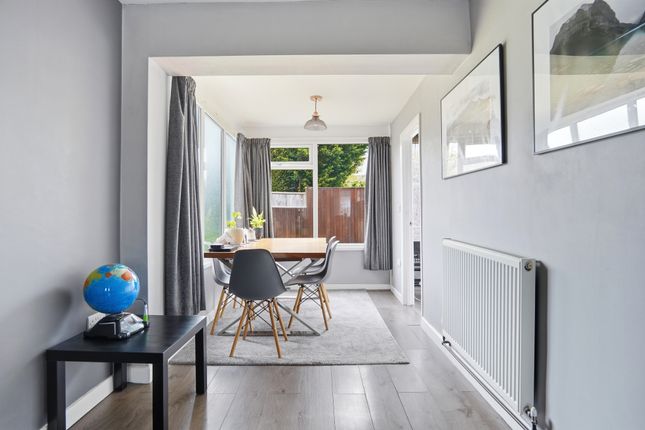 16, Brookhill Drive, Leeds photo 4