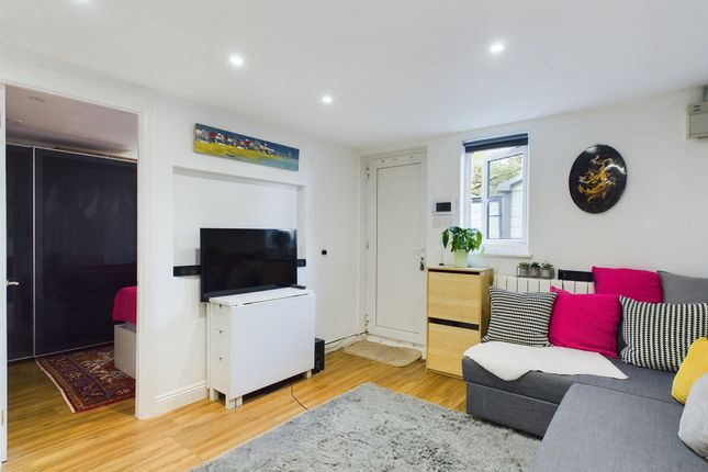 Flat to rent in Audley Road, Hendon
