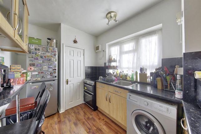 Flat for sale in Holmewood Gardens, London