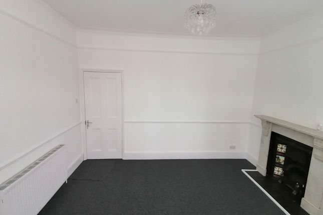 Flat 1 - 389, GREEN LANE, Ilford photo 3