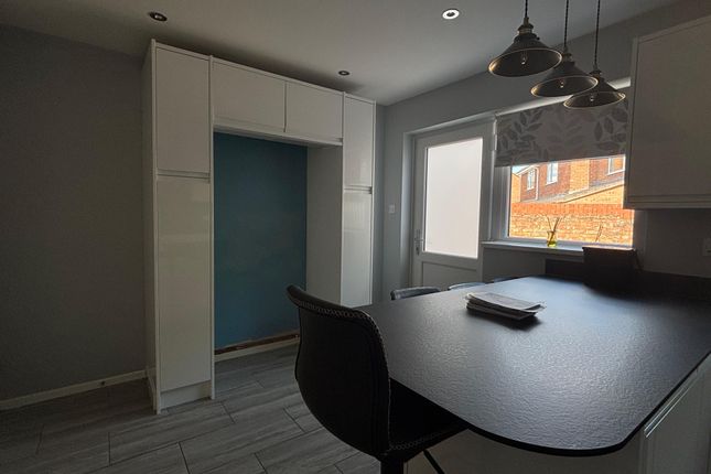 18, Beddington Court, Swindon photo 4