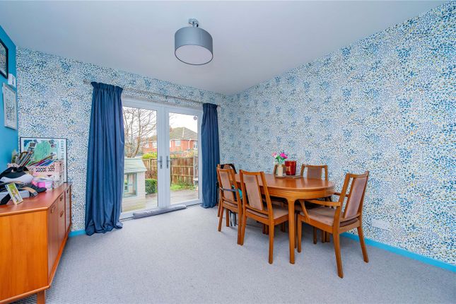 29, Oaks Crescent, Telford photo 3