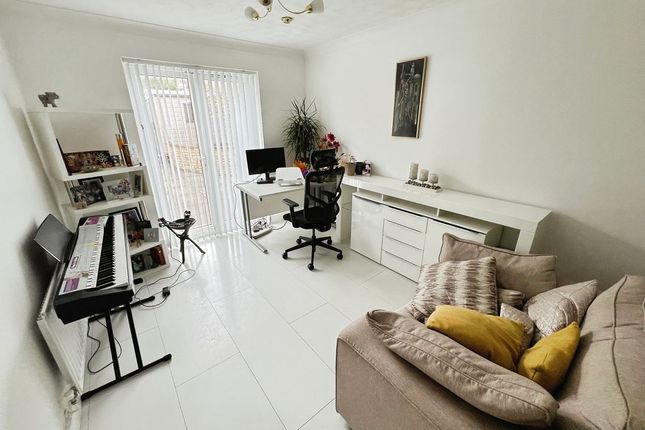 19, Winterfield Drive, Bolton photo 4