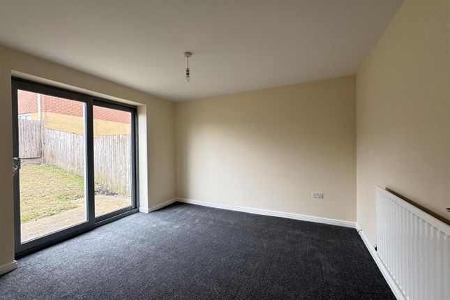 45, Falconwood Way, Manchester photo 2